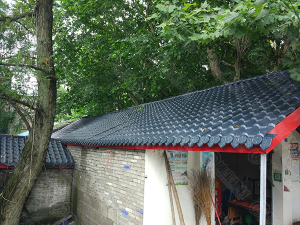 屋頂上的合成樹(shù)脂瓦為什么會(huì)有響聲？