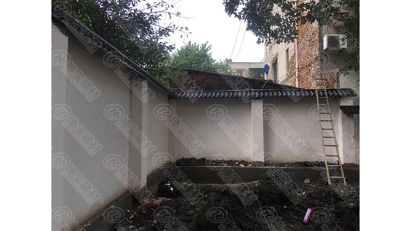 雙流賈老板采購樹脂瓦廠家的圍墻【塑料一體仿古屋檐瓦】案例