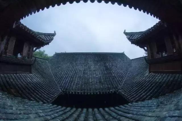 青瓦灰墻，高瓴飛檐，處處消磨時光