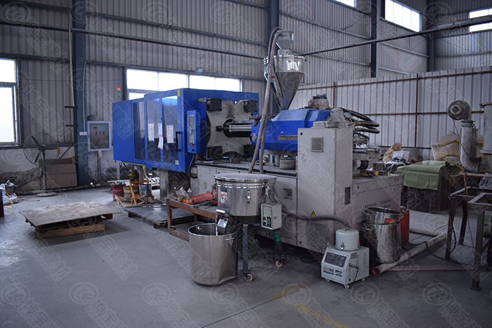 坤寶合成樹脂瓦配件生產(chǎn)車間