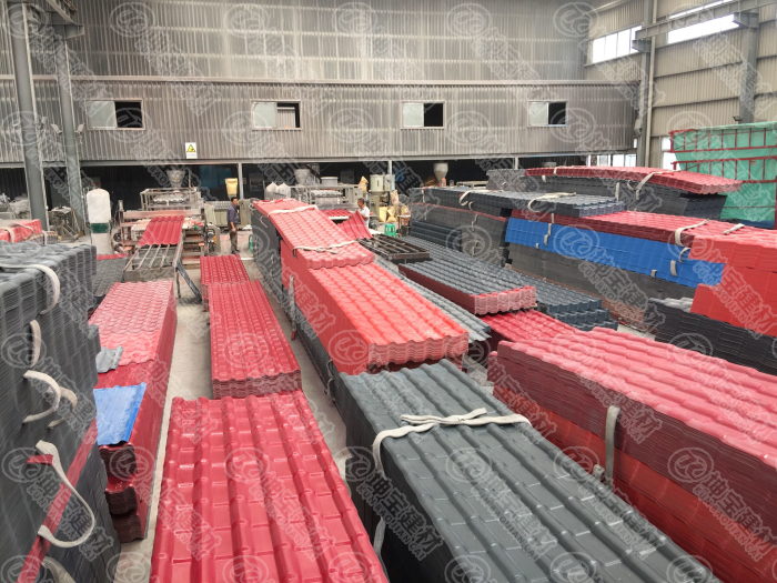 坤寶合成樹脂瓦主瓦生產(chǎn)車間